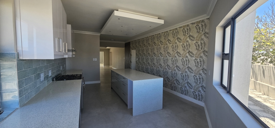 5 Bedroom Property for Sale in Myburgh Park Western Cape